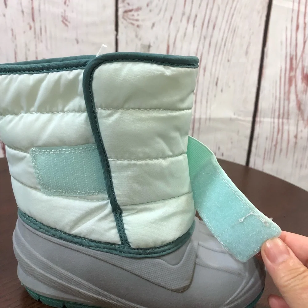 CAT & JACK Kids Snow Boots in Mint and Gray - Comfortable Winter Footwear size 9